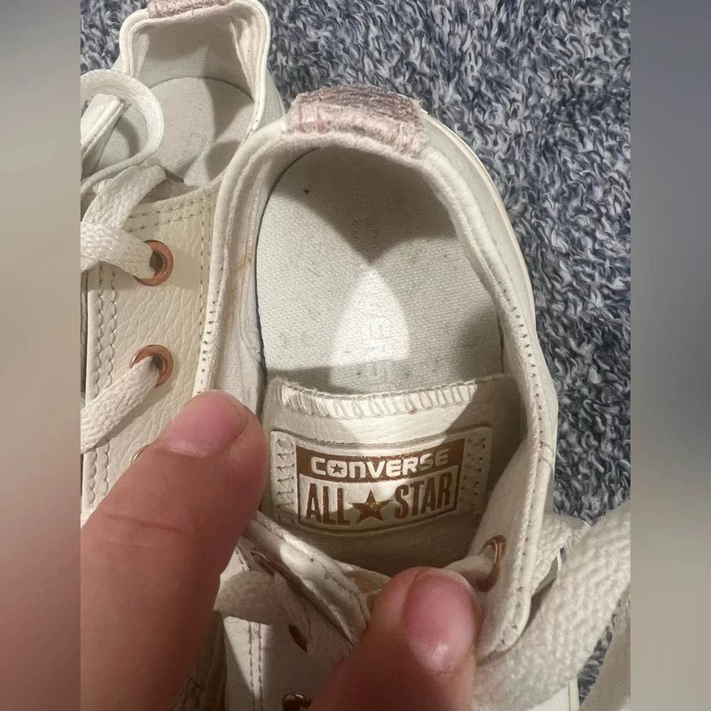 Converse chuck Taylor All Star/ Youth / Sneakers with Gold Accents
